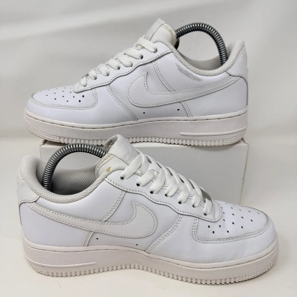 Nike Air Force 1 07 Womens White Low Top Sneakers DD8959-100 Size 7.5
